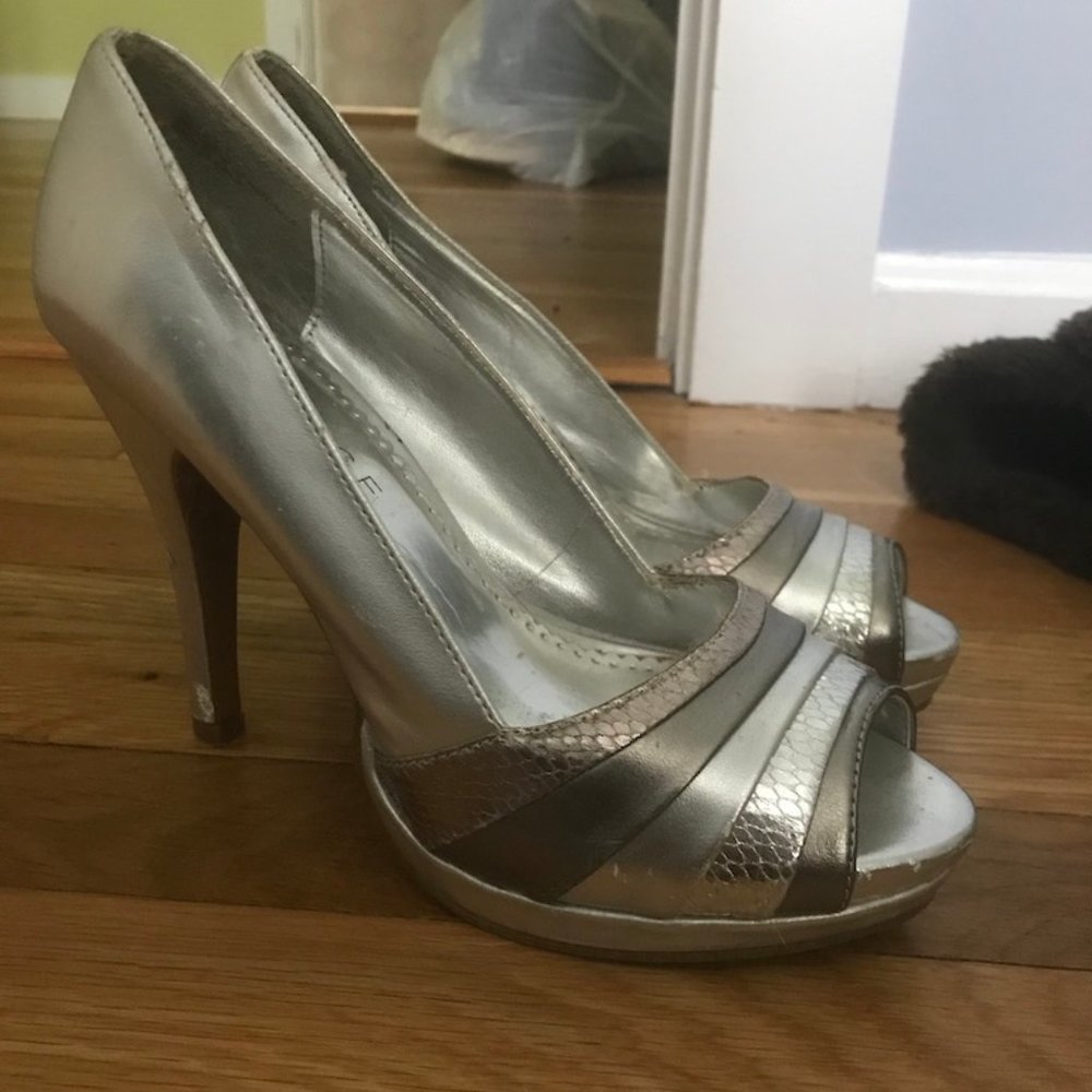 Amazing Silver Pumps